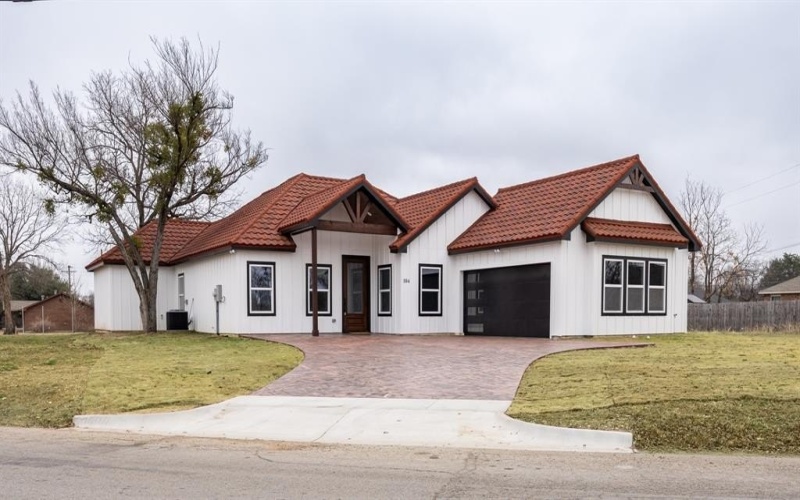 104 Mansfield Road, Cleburne, TX 76031, 4 Bedrooms Bedrooms, ,2 BathroomsBathrooms,Residential,For Sale,104 Mansfield Road,0,21163081