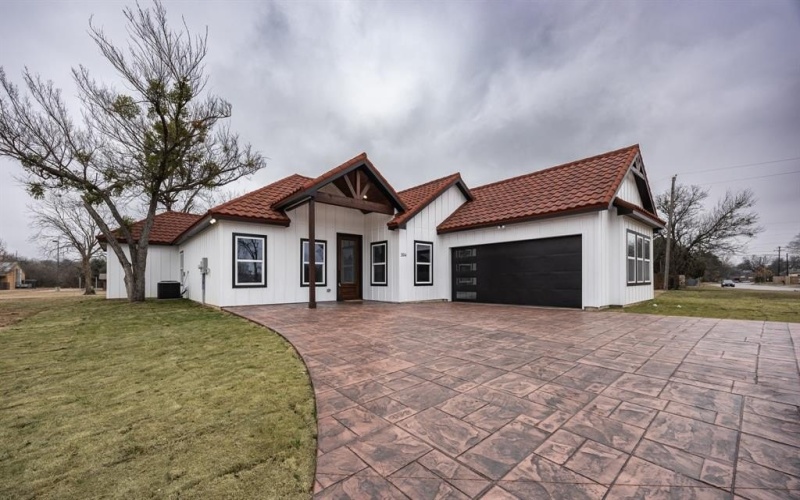 104 Mansfield Road, Cleburne, TX 76031, 4 Bedrooms Bedrooms, ,2 BathroomsBathrooms,Residential,For Sale,104 Mansfield Road,0,21163081