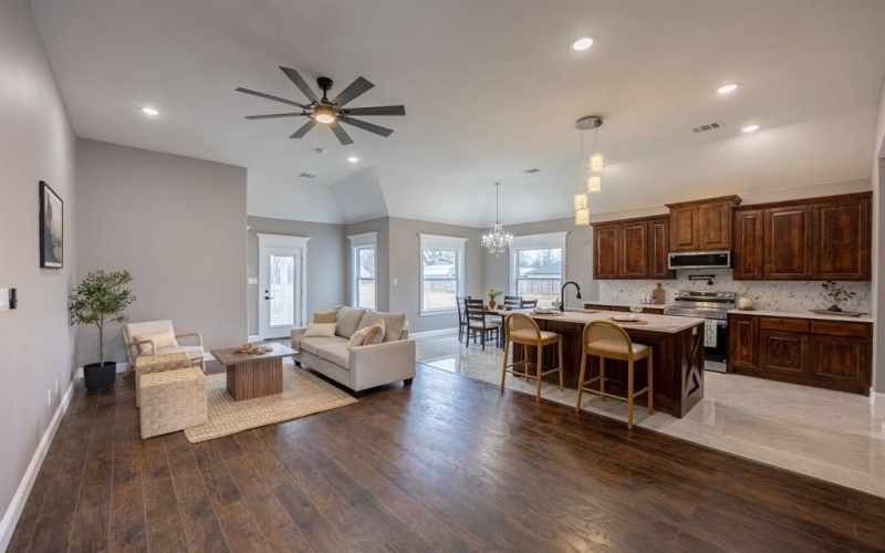 104 Mansfield Road, Cleburne, TX 76031, 4 Bedrooms Bedrooms, ,2 BathroomsBathrooms,Residential,For Sale,104 Mansfield Road,0,21163081