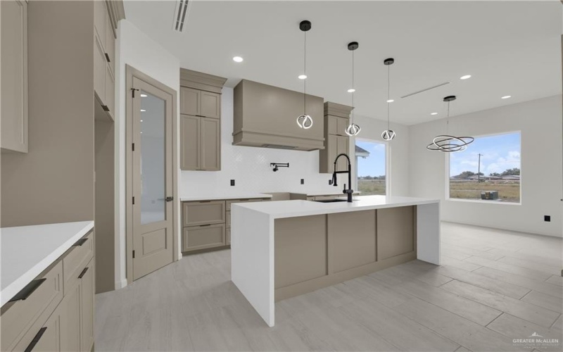 903 E 38th Street E, San Juan, TX 78589, 3 Bedrooms Bedrooms, ,2 BathroomsBathrooms,Residential,For Sale,903 E 38th Street E,0,493008