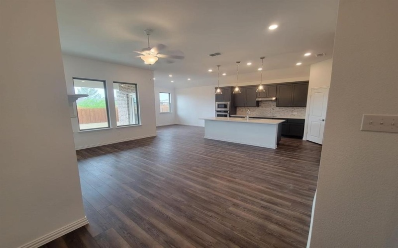 1633 Pine valley Drive, Fort Worth, TX 76052, 4 Bedrooms Bedrooms, ,2 BathroomsBathrooms,Residential,For Sale,1633 Pine valley Drive,0,21163003