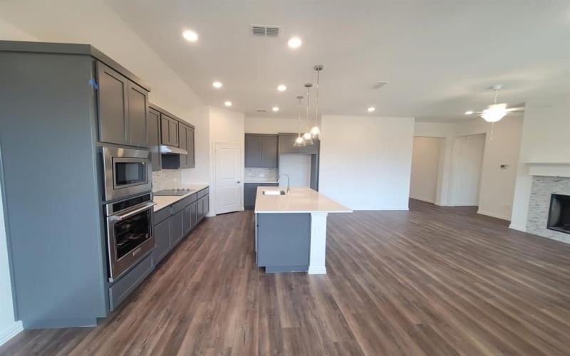 1633 Pine valley Drive, Fort Worth, TX 76052, 4 Bedrooms Bedrooms, ,2 BathroomsBathrooms,Residential,For Sale,1633 Pine valley Drive,0,21163003