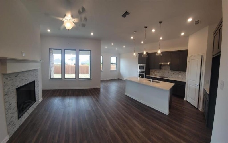 1633 Pine valley Drive, Fort Worth, TX 76052, 4 Bedrooms Bedrooms, ,2 BathroomsBathrooms,Residential,For Sale,1633 Pine valley Drive,0,21163003