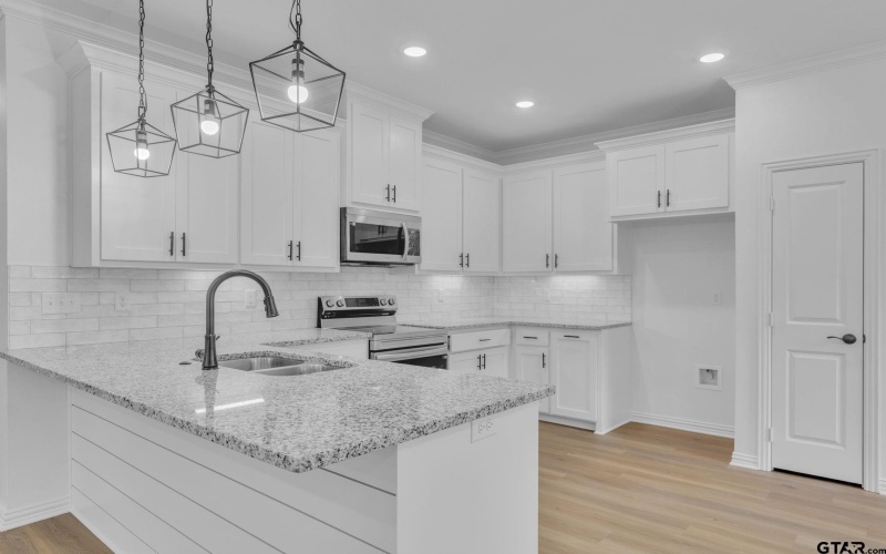 1410 W Connally St, Tyler, TX 75701, 3 Bedrooms Bedrooms, ,2 BathroomsBathrooms,Residential,For Sale,1410 W Connally St,0,26001251