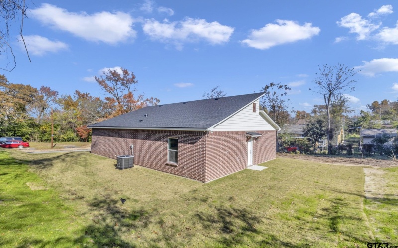 1410 W Connally St, Tyler, TX 75701, 3 Bedrooms Bedrooms, ,2 BathroomsBathrooms,Residential,For Sale,1410 W Connally St,0,26001251