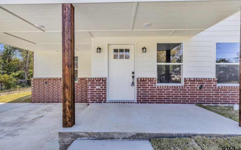 1410 W Connally St, Tyler, TX 75701, 3 Bedrooms Bedrooms, ,2 BathroomsBathrooms,Residential,For Sale,1410 W Connally St,0,26001251