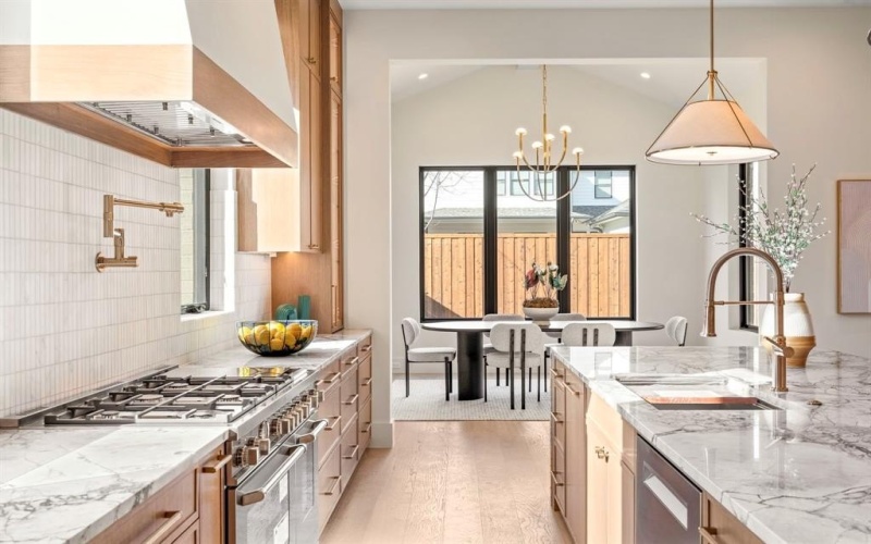 4231 Concho Street, Dallas, TX 75206, 4 Bedrooms Bedrooms, ,5 BathroomsBathrooms,Residential,For Sale,4231 Concho Street,0,21162491