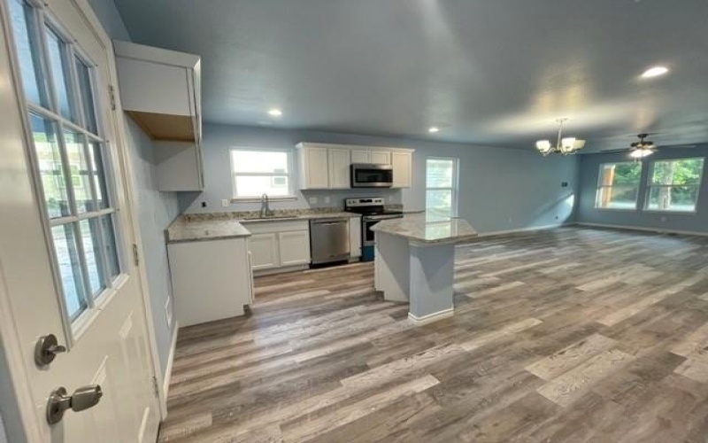 913 HILLBURN Drive, West Tawakoni, TX 75474, 3 Bedrooms Bedrooms, ,3 BathroomsBathrooms,Residential,For Sale,913 HILLBURN Drive,20428679
