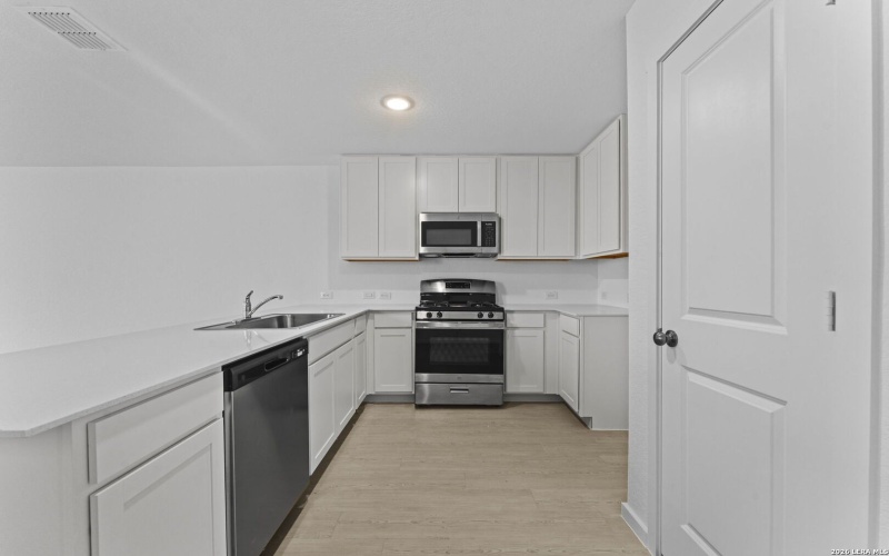 2060 Powell Pl, Converse, TX 78109, 4 Habitaciones Habitaciones , ,2 BañosBaños,Residential,En Venta,2060 Powell Pl,0,1936657