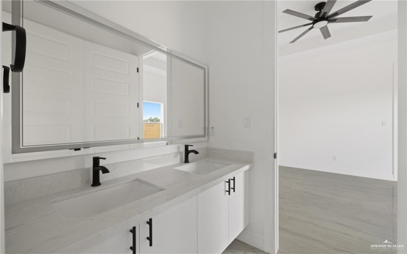 3816 Zimmerius Avenue, McAllen, TX 78504, 4 Bedrooms Bedrooms, ,3 BathroomsBathrooms,Residential,For Sale,3816 Zimmerius Avenue,0,493268