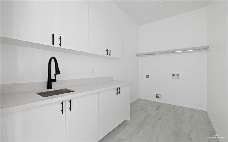 3816 Zimmerius Avenue, McAllen, TX 78504, 4 Bedrooms Bedrooms, ,3 BathroomsBathrooms,Residential,For Sale,3816 Zimmerius Avenue,0,493268