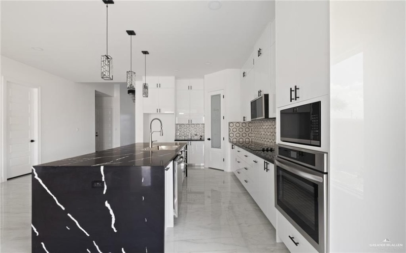 3816 Zimmerius Avenue, McAllen, TX 78504, 4 Bedrooms Bedrooms, ,3 BathroomsBathrooms,Residential,For Sale,3816 Zimmerius Avenue,0,493268