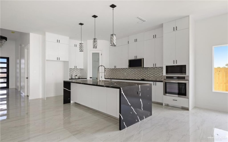 3816 Zimmerius Avenue, McAllen, TX 78504, 4 Bedrooms Bedrooms, ,3 BathroomsBathrooms,Residential,For Sale,3816 Zimmerius Avenue,0,493268