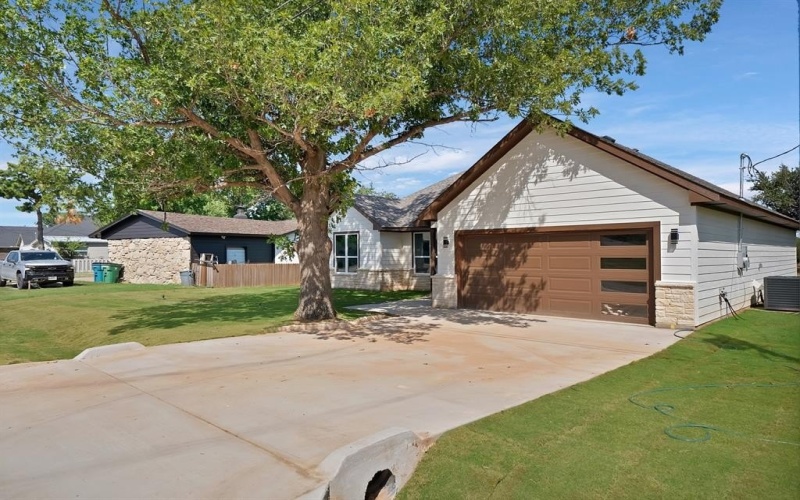 206 Lakeview Drive, Runaway Bay, TX 76426, 3 Bedrooms Bedrooms, ,3 BathroomsBathrooms,Residential,For Sale,206 Lakeview Drive,0,21164011