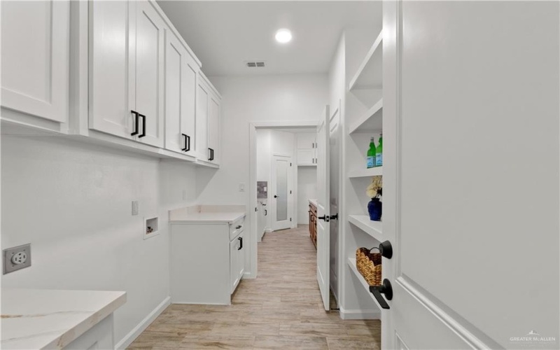 115 San Pedro Street, Edinburg, TX 78542, 3 Bedrooms Bedrooms, ,2 BathroomsBathrooms,Residential,For Sale,115 San Pedro Street,0,493124