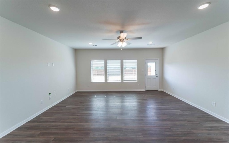 1717 Morning Mist Way, Mesquite, TX 75181, 4 Bedrooms Bedrooms, ,2 BathroomsBathrooms,Residential,For Sale,1717 Morning Mist Way,20466183