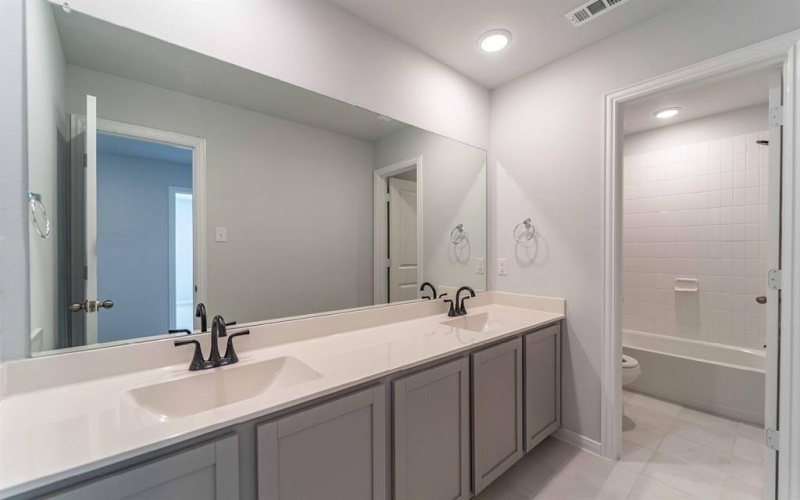 1800 Acorn Creek Circle, Mesquite, TX 75181, 4 Bedrooms Bedrooms, ,2 BathroomsBathrooms,Residential,For Sale,1800 Acorn Creek Circle,20466205