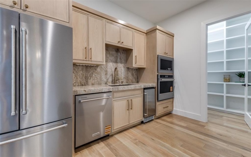 7211 Coronado Avenue, Dallas, TX 75214, 5 Bedrooms Bedrooms, ,6 BathroomsBathrooms,Residential,For Sale,7211 Coronado Avenue,0,21129805