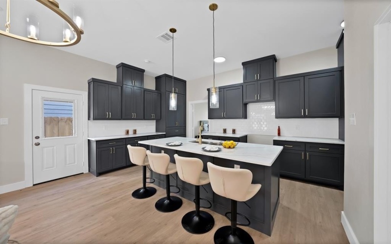 8002 Julie Avenue, Fort Worth, TX 76116, 8 Habitaciones Habitaciones , ,5 BañosBaños,Residential Multi Family,En Venta,8002 Julie Avenue,0,21162914