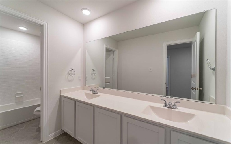 2040 Fall Creek Cove, Mesquite, TX 75181, 4 Bedrooms Bedrooms, ,2 BathroomsBathrooms,Residential,For Sale,2040 Fall Creek Cove,20466237
