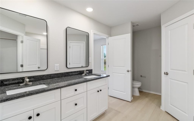 913 E 3RD Street, Coleman, TX 76834, 3 Habitaciones Habitaciones , ,2 BañosBaños,Residential,En Venta,913 E 3RD Street,0,21164506