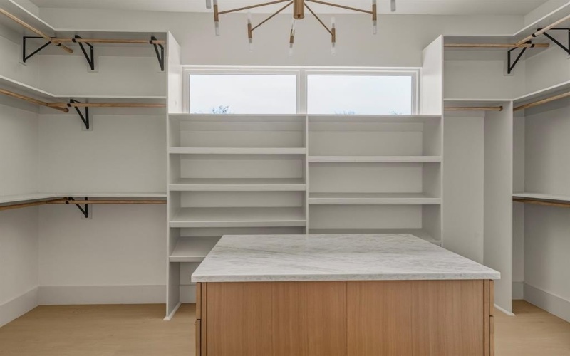 917 Brookwood Drive, Dallas, TX 75224, 4 Bedrooms Bedrooms, ,3 BathroomsBathrooms,Residential,For Sale,917 Brookwood Drive,0,21164701