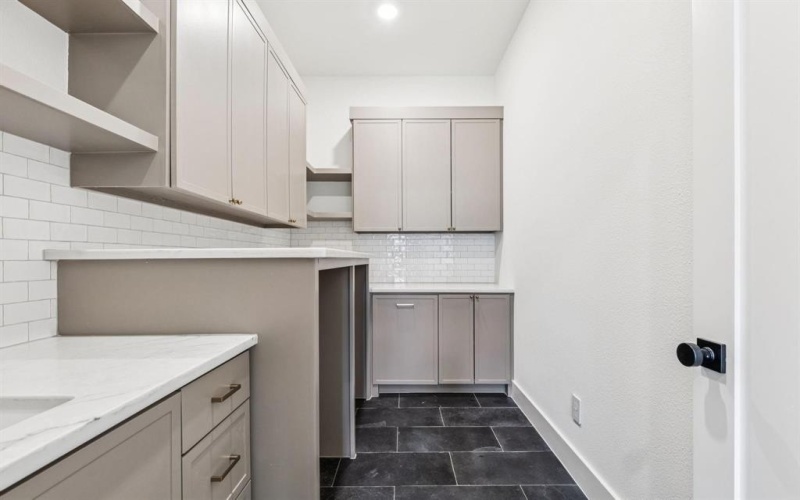 6402 Kenwood Avenue, Dallas, TX 75214, 5 Bedrooms Bedrooms, ,6 BathroomsBathrooms,Residential,For Sale,6402 Kenwood Avenue,0,21164823