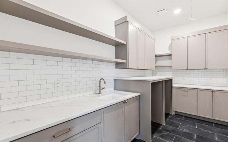 6402 Kenwood Avenue, Dallas, TX 75214, 5 Bedrooms Bedrooms, ,6 BathroomsBathrooms,Residential,For Sale,6402 Kenwood Avenue,0,21164823