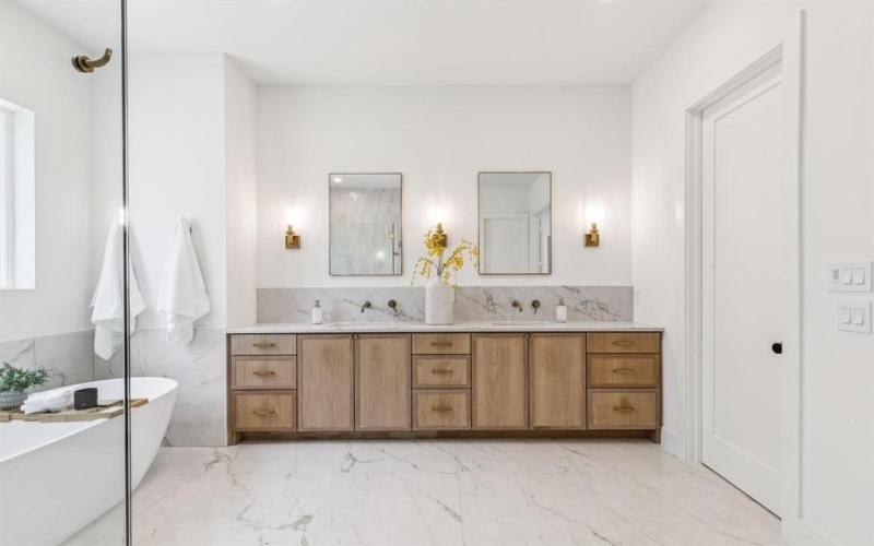 6402 Kenwood Avenue, Dallas, TX 75214, 5 Bedrooms Bedrooms, ,6 BathroomsBathrooms,Residential,For Sale,6402 Kenwood Avenue,0,21164823