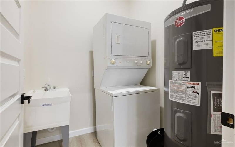 5705 Notre Dame Avenue unit: 3 #3, McAllen, TX 78504, 2 Habitaciones Habitaciones , ,2 BañosBaños,Residential,En Venta,5705 Notre Dame Avenue unit: 3,0,482532