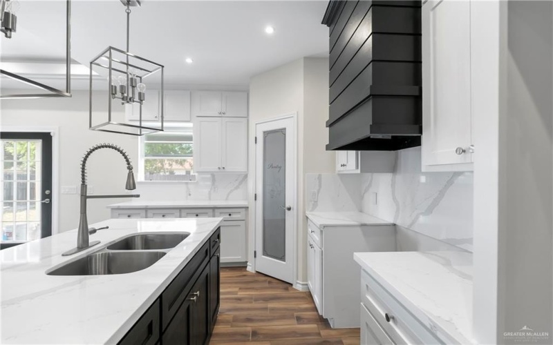 2705 Torreon Street, Hidalgo, TX 78504, 4 Bedrooms Bedrooms, ,2 BathroomsBathrooms,Residential,For Sale,2705 Torreon Street,0,488941