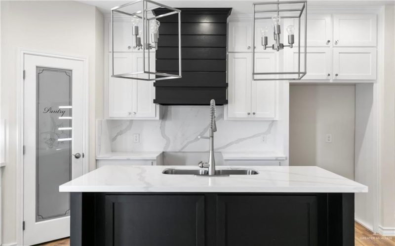 2705 Torreon Street, Hidalgo, TX 78504, 4 Bedrooms Bedrooms, ,2 BathroomsBathrooms,Residential,For Sale,2705 Torreon Street,0,488941