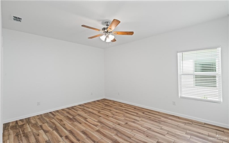 2105 E Viviana Street unit: 1 #1, Edinburg, TX 78542, 2 Bedrooms Bedrooms, ,2 BathroomsBathrooms,Residential,For Sale,2105 E Viviana Street unit: 1,0,489136