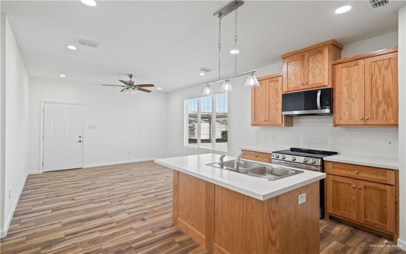 2105 E Viviana Street unit: 1 #1, Edinburg, TX 78542, 2 Bedrooms Bedrooms, ,2 BathroomsBathrooms,Residential,For Sale,2105 E Viviana Street unit: 1,0,489136