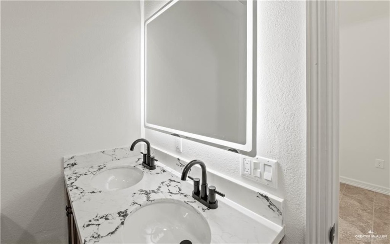 1412 E Karen Drive unit: A #A, Alton, TX 78573, 2 Bedrooms Bedrooms, ,2 BathroomsBathrooms,Residential,For Sale,1412 E Karen Drive unit: A,0,491032