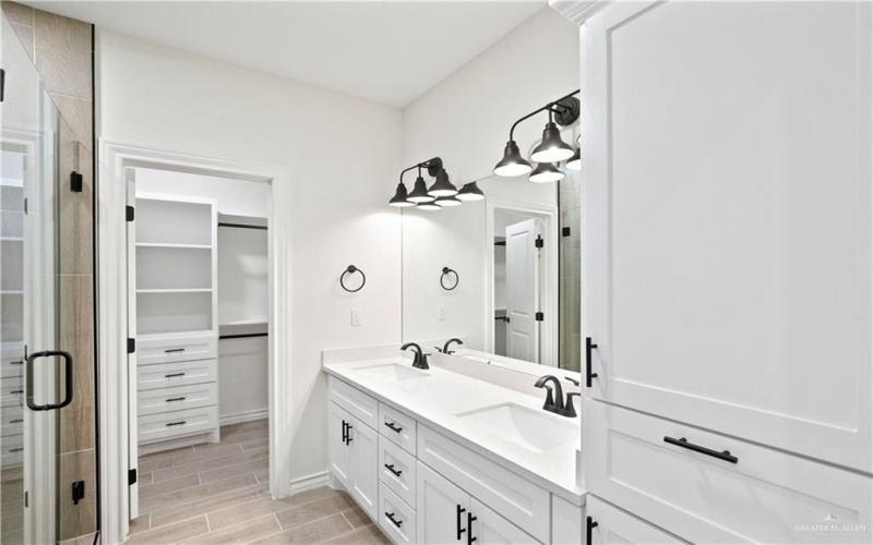 2010 Charity Circle, La Feria, TX 78559, 4 Habitaciones Habitaciones , ,2 BañosBaños,Residential,En Venta,2010 Charity Circle,0,493471