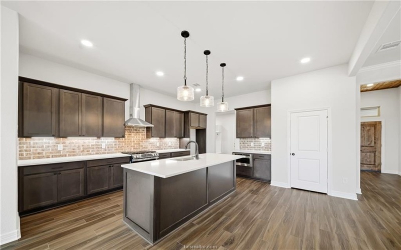 105 Court-Side Drive, Snook, TX 77878, 4 Habitaciones Habitaciones , ,2 BañosBaños,Residential,En Venta,105 Court-Side Drive,0,26001094