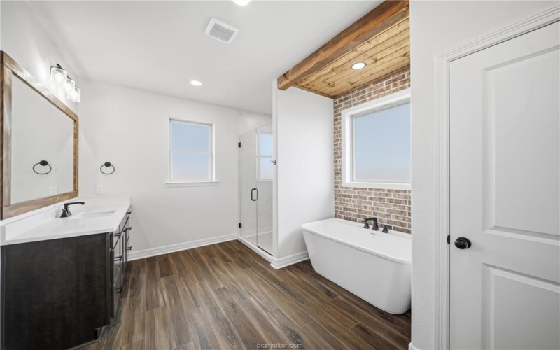 105 Court-Side Drive, Snook, TX 77878, 4 Habitaciones Habitaciones , ,2 BañosBaños,Residential,En Venta,105 Court-Side Drive,0,26001094