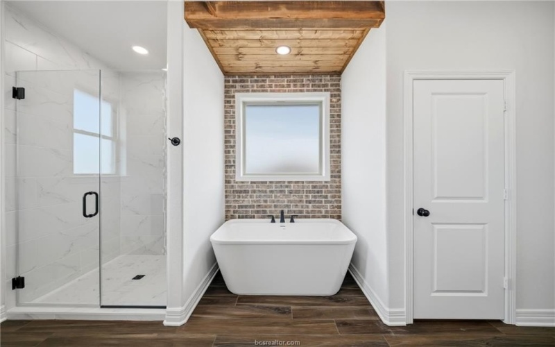 105 Court-Side Drive, Snook, TX 77878, 4 Habitaciones Habitaciones , ,2 BañosBaños,Residential,En Venta,105 Court-Side Drive,0,26001094