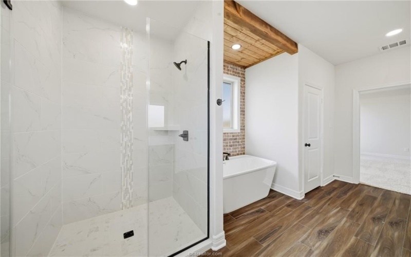 105 Court-Side Drive, Snook, TX 77878, 4 Habitaciones Habitaciones , ,2 BañosBaños,Residential,En Venta,105 Court-Side Drive,0,26001094