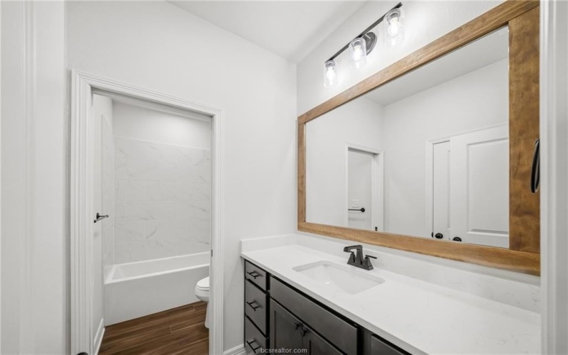 105 Court-Side Drive, Snook, TX 77878, 4 Habitaciones Habitaciones , ,2 BañosBaños,Residential,En Venta,105 Court-Side Drive,0,26001094