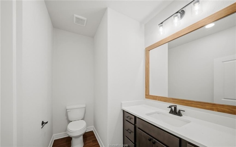 105 Court-Side Drive, Snook, TX 77878, 4 Habitaciones Habitaciones , ,2 BañosBaños,Residential,En Venta,105 Court-Side Drive,0,26001094