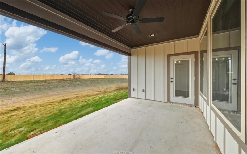 105 Court-Side Drive, Snook, TX 77878, 4 Habitaciones Habitaciones , ,2 BañosBaños,Residential,En Venta,105 Court-Side Drive,0,26001094