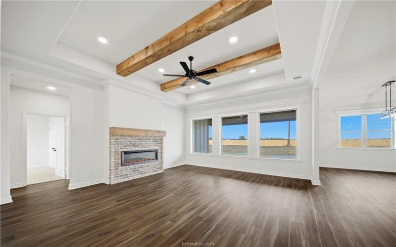 105 Court-Side Drive, Snook, TX 77878, 4 Habitaciones Habitaciones , ,2 BañosBaños,Residential,En Venta,105 Court-Side Drive,0,26001094