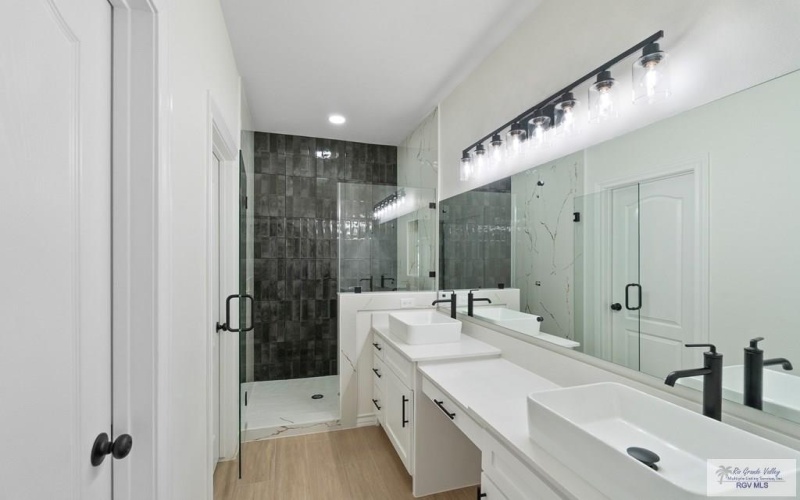 124 MARIGOLD RD, LOS FRESNOS, TX 78566, 3 Habitaciones Habitaciones , ,2 BañosBaños,Residential,En Venta,124 MARIGOLD RD,0,29771742