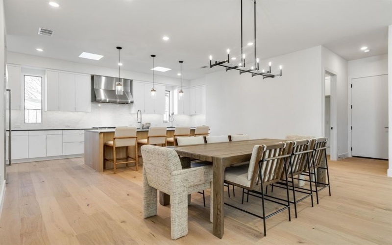 3832 Blue Trace Lane, Farmers Branch, TX 75244, 4 Habitaciones Habitaciones , ,5 BañosBaños,Residential,En Venta,3832 Blue Trace Lane,0,21157244