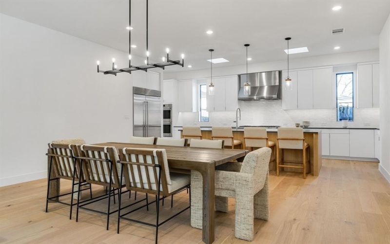 3832 Blue Trace Lane, Farmers Branch, TX 75244, 4 Habitaciones Habitaciones , ,5 BañosBaños,Residential,En Venta,3832 Blue Trace Lane,0,21157244