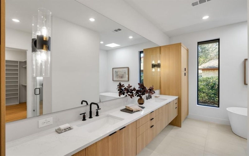 3832 Blue Trace Lane, Farmers Branch, TX 75244, 4 Habitaciones Habitaciones , ,5 BañosBaños,Residential,En Venta,3832 Blue Trace Lane,0,21157244