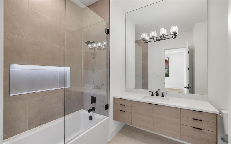 3832 Blue Trace Lane, Farmers Branch, TX 75244, 4 Habitaciones Habitaciones , ,5 BañosBaños,Residential,En Venta,3832 Blue Trace Lane,0,21157244