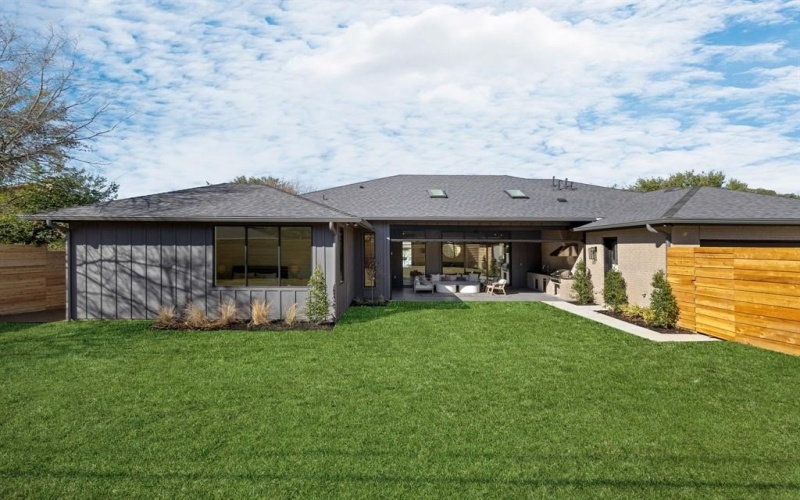 3832 Blue Trace Lane, Farmers Branch, TX 75244, 4 Habitaciones Habitaciones , ,5 BañosBaños,Residential,En Venta,3832 Blue Trace Lane,0,21157244